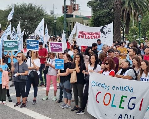 The country marches for the public university