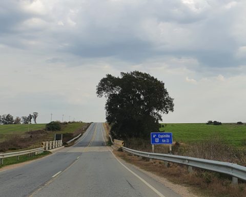 The double track from Tarariras to Riachuelo begins