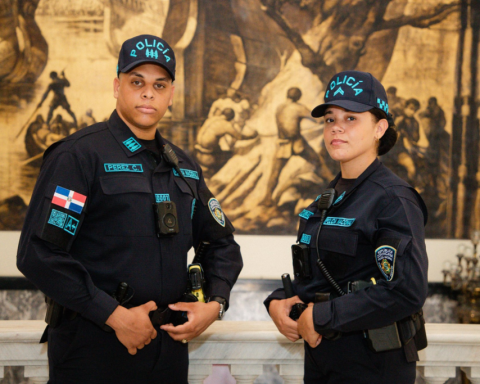 The new police uniform generates debate: “it is nice” but “it is not the solution”