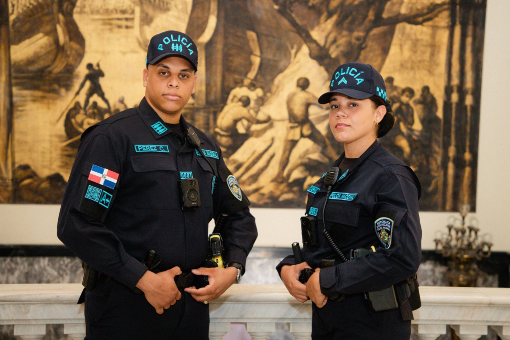 The new police uniform generates debate: “it is nice” but “it is not the solution”