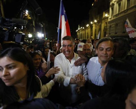 The right snatches the emblematic mayor of Santiago from the ruling party