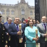 Dina Boluarte recibe al Señor de los Milagros. (Presidencia)