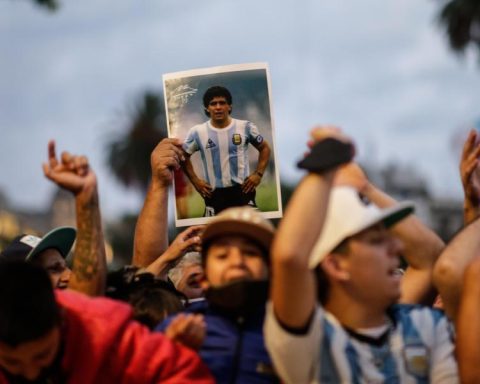 They authorize the transfer of Maradona's body to a future mausoleum