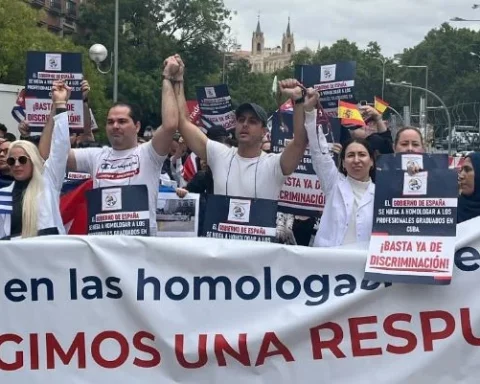 Más de 150 médicos se manifestaron frente al Congreso de los Diputados en Madrid el pasado 25 de septiembre