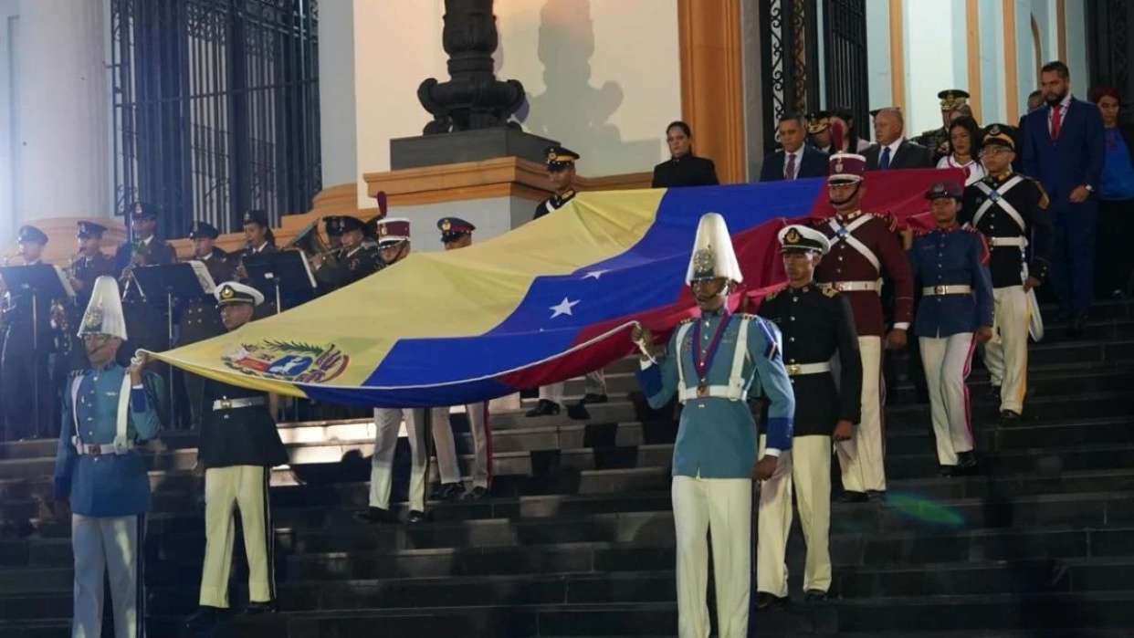 They pay tribute to the Indigenous Resistance in the National Pantheon