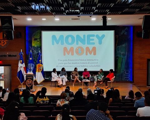 Presentan la primera guía interactiva de finanzas exclusiva para madres en RD