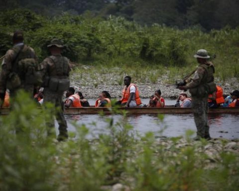 They rescue 16 migrants, including 4 minors, on the Colombian island of San Andrés