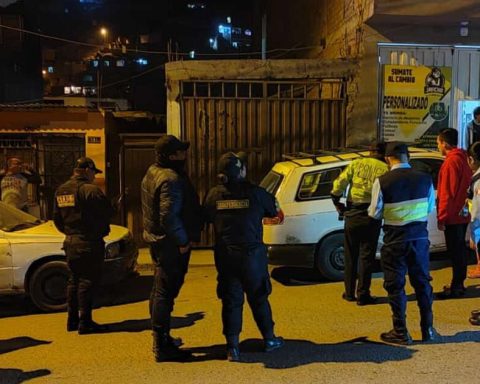 They shoot in front of the house of Junior Izquierdo's lawyer in the midst of a complaint against Minister Juan José Santivañez