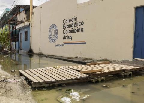 They warn of health effects of a puddle on Los Mina street