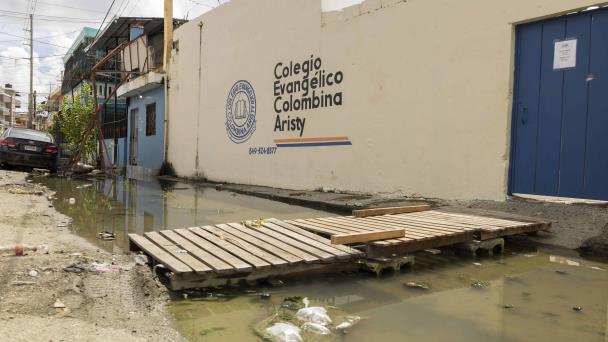 They warn of health effects of a puddle on Los Mina street