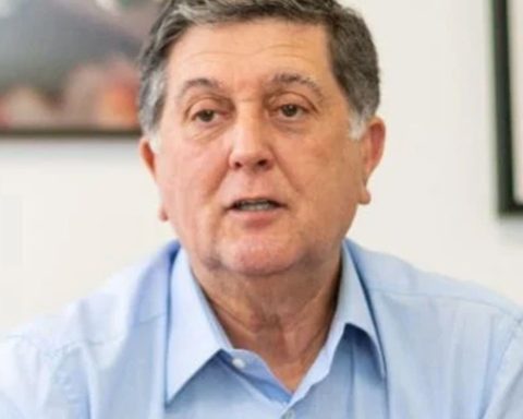 Topázio Neto is elected mayor of Florianópolis