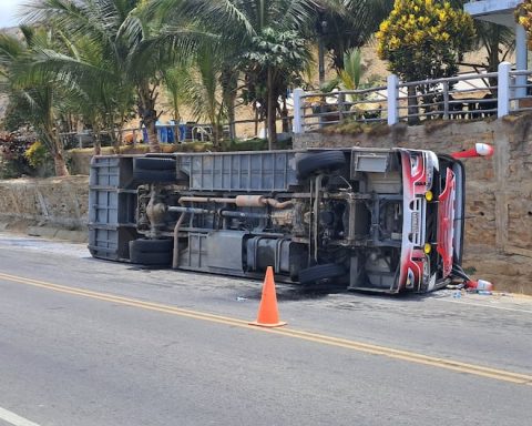 Tumbes: One dead and 32 injured leaves a bus accident with students from Trujillo