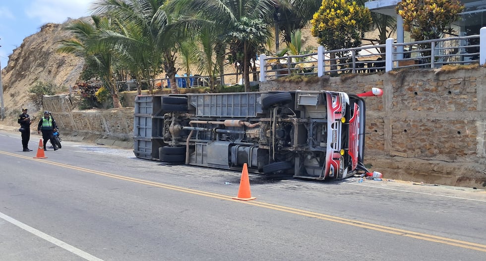 Tumbes: One dead and 32 injured leaves a bus accident with students from Trujillo