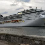 Un crucero en el puerto de La Habana