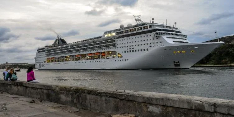 Un crucero en el puerto de La Habana