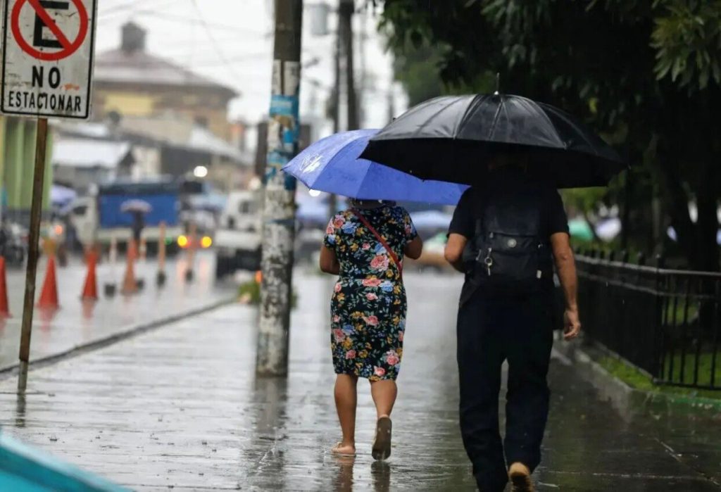 Lluvias dañaron miles de casas y automóviles