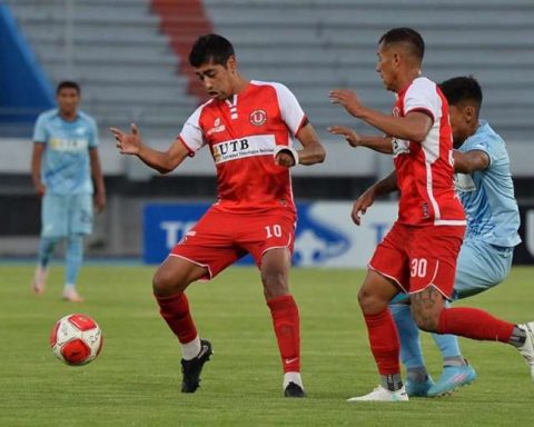 Universitario won (2-1) against Aurora and prevented the celestials from jumping to second place in the Clausura