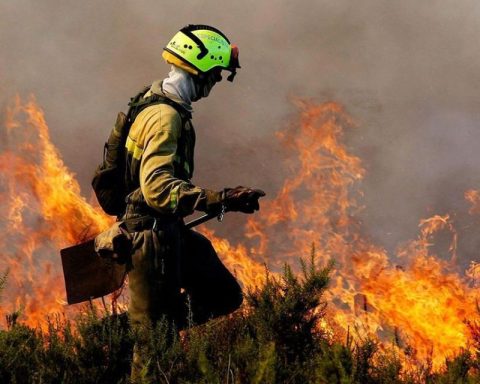 Bomberos venezolanos incendios Bolivia