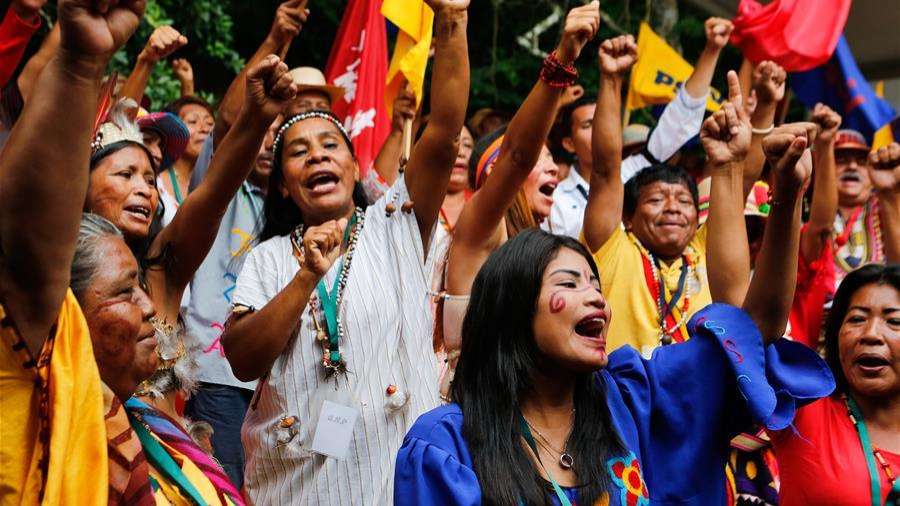 Venezuelan people march this October 12 for decolonization