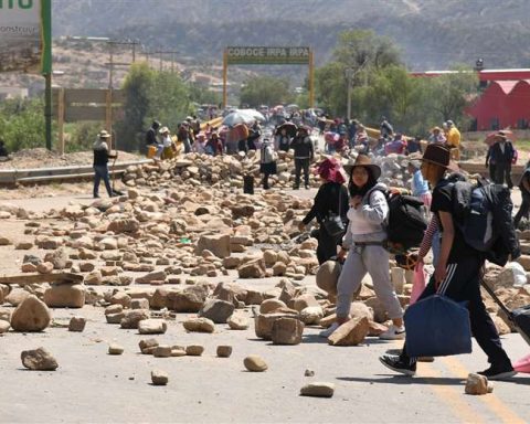 Vías Bolivia registers toll losses of more than Bs 719 thousand in two days of blockade