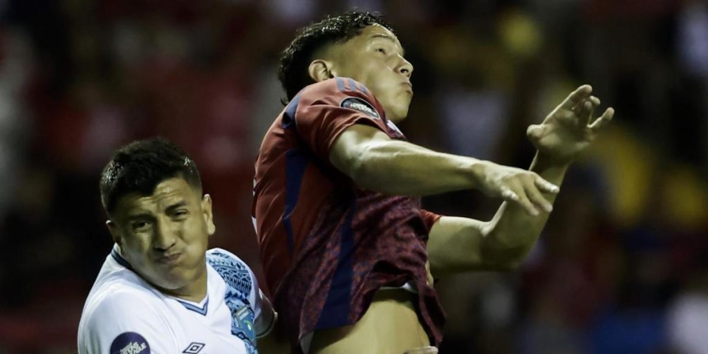 Warren Madrigal scores in the victory of Costa Rica, which is already in the quarterfinals