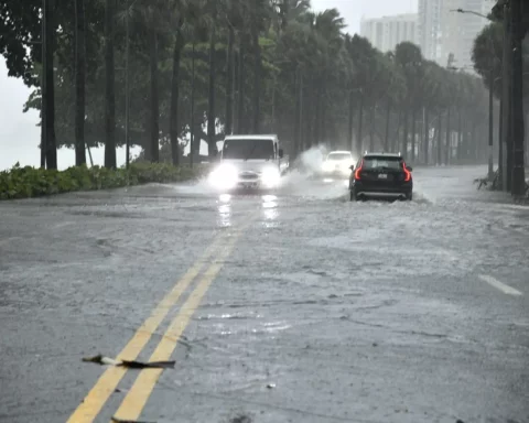 Esta tarde y mañana ocurrirán lluvias y truenos en el país