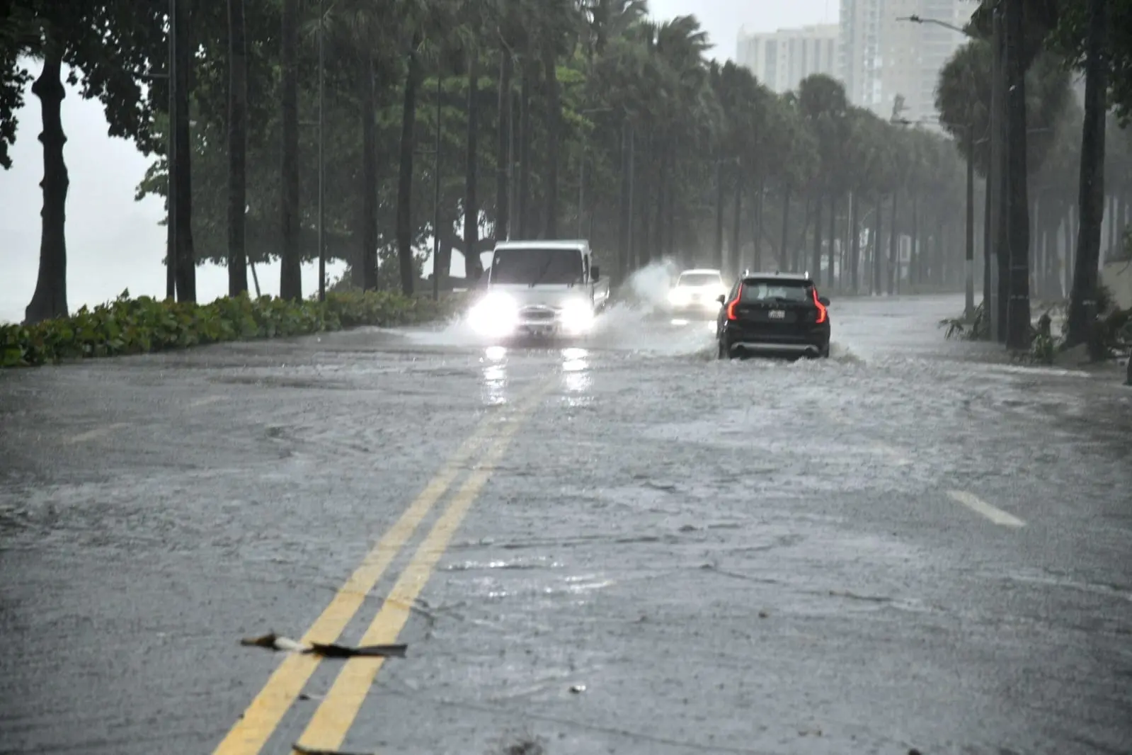 Esta tarde y mañana ocurrirán lluvias y truenos en el país