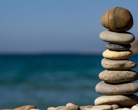 What is the beach with black stones that is 1 hour and a half from Santiago and has a national monument