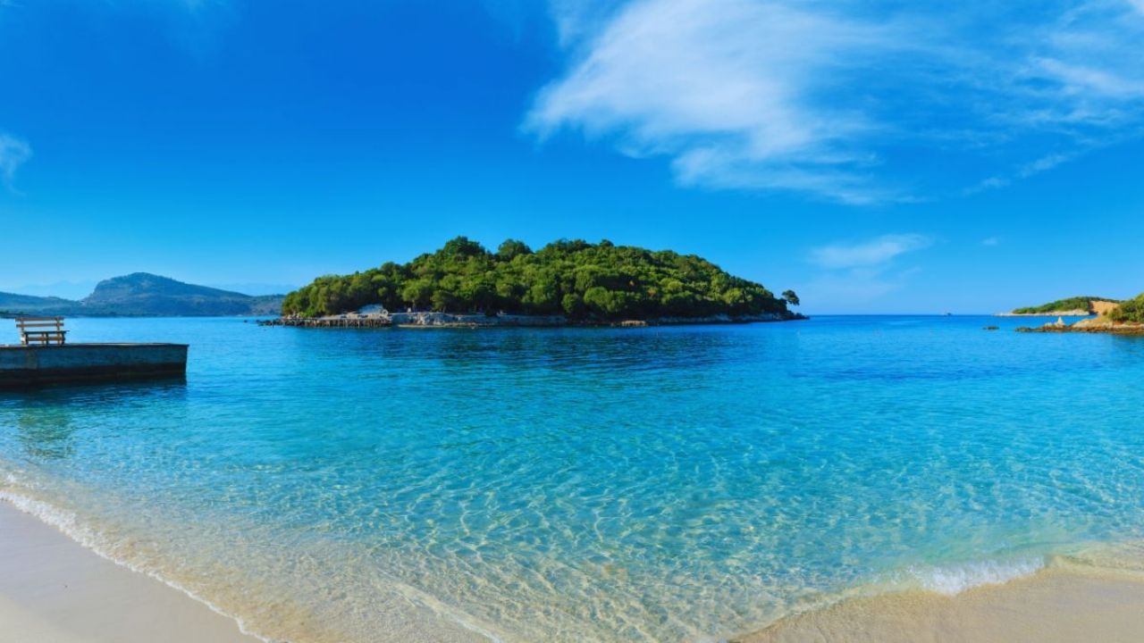 What is the beach with turquoise water and yellow sand that is on the Chilean coast and has a European style?