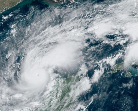 When does the 2024 hurricane season end in Mexico?