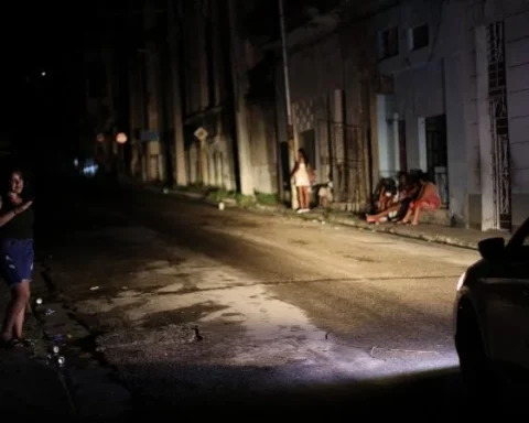 Una noche de apagón total en La Habana