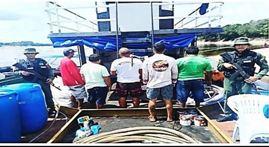 5 Brazilians detained who illegally entered a barge