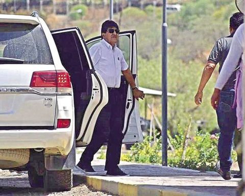 A Venezuelan soldier is the supplier of vehicles and planes to Evo Morales