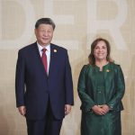 Dina Boluarte junto al presidente chino Xi Jinping. (Presidencia)