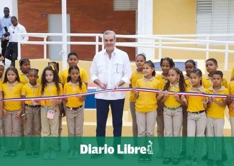 Abinader heads the inauguration of a school in Navarrete