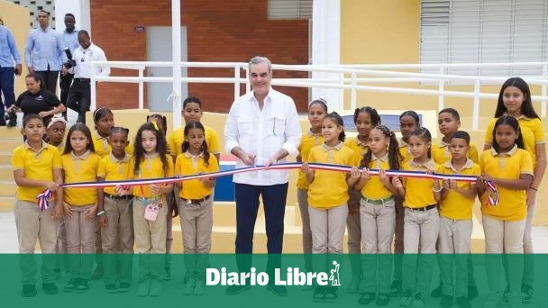 Abinader heads the inauguration of a school in Navarrete