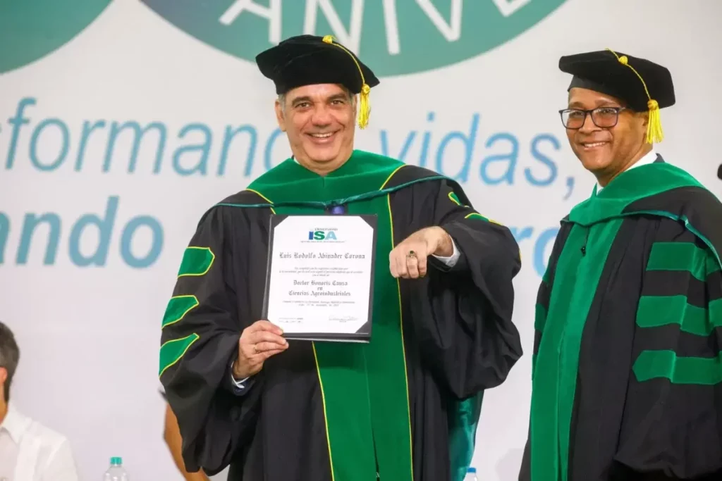 Abinader recibe Honoris Causa de la Universidad ISA