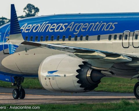 Aerolíneas Argentinas agreed to negotiate and is moving towards signing a salary and labor agreement