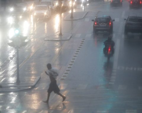 After rain, São Paulo records floods and canceled flights