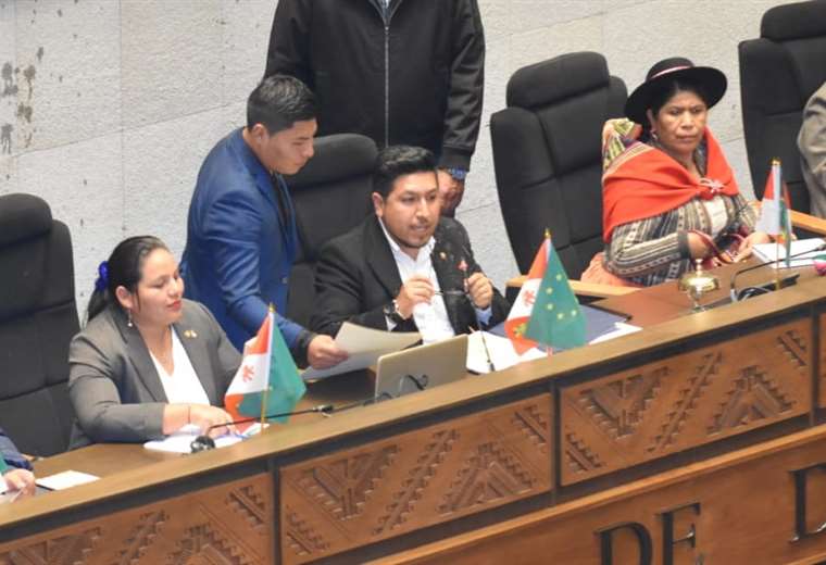 Arcismo resigned committees in favor of its allies to achieve a majority in sessions