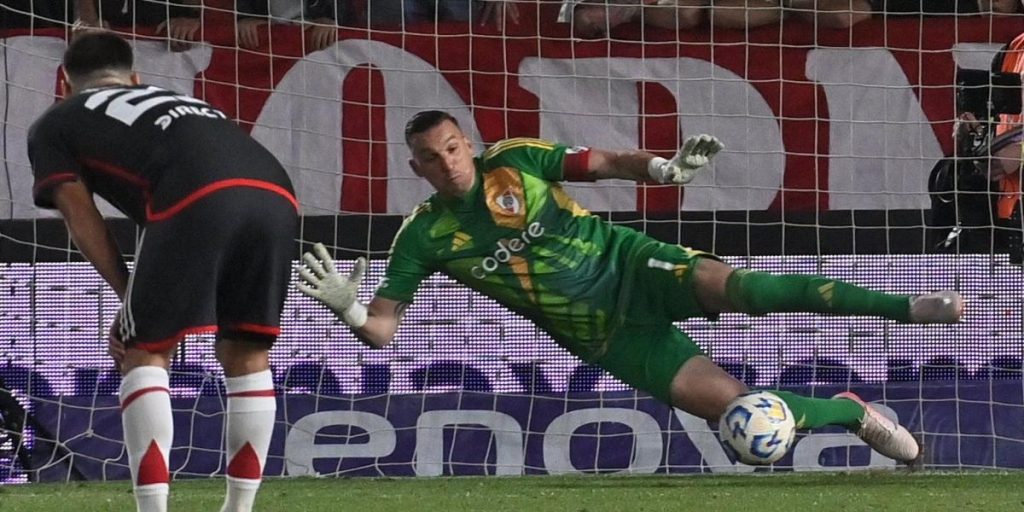 Armani leads River Plate's sweaty victory in La Plata