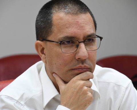 Arreaza rejects genocides due to the ambitions of capitalism