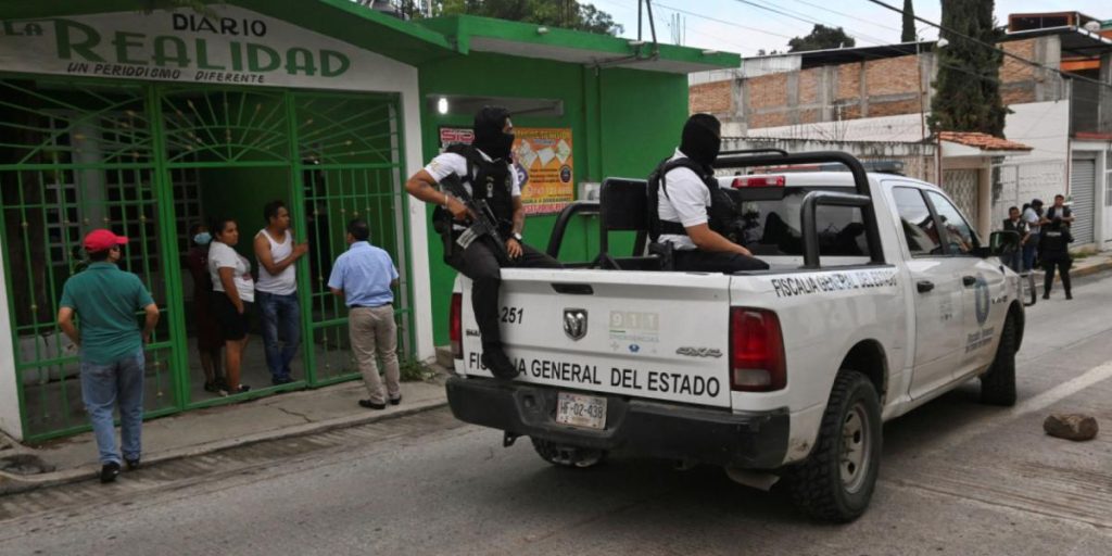 Authorities find 11 bodies in a truck in Chilpancingo