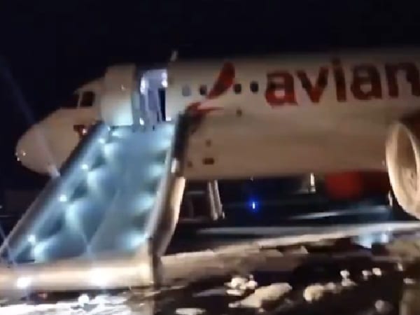 Avión de Avianca en el Aeropuerto Matecaña.