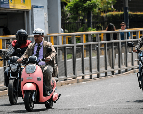 Bill against citizen insecurity: they seek to prohibit 2 people from traveling on linear motorcycles and mopeds