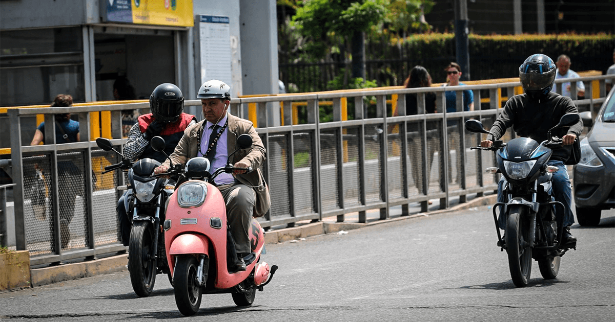 Bill against citizen insecurity: they seek to prohibit 2 people from traveling on linear motorcycles and mopeds