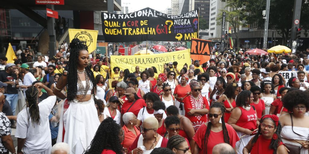 Black Awareness Day march brings together hundreds of people in SP