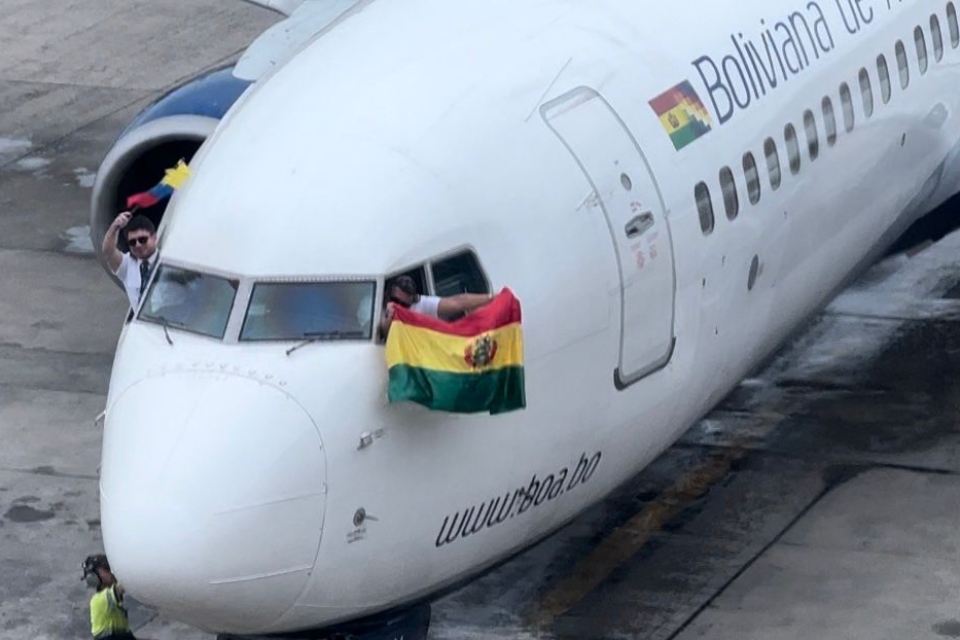 Bolivia is at risk of being isolated, airline unions warn