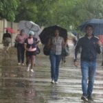 COE aumenta a 25 las provincias en alerta por vaguada y onda tropical