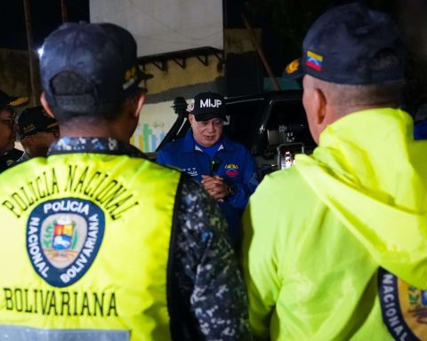 Cabello supervised police surveillance points in Mampote, Guarenas and Guatire